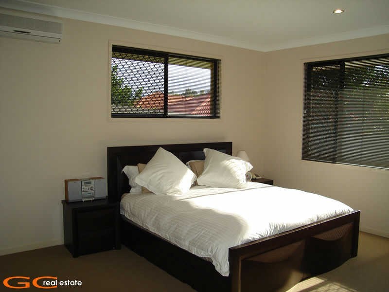 6 Portreeves Place, Arundel QLD 4214