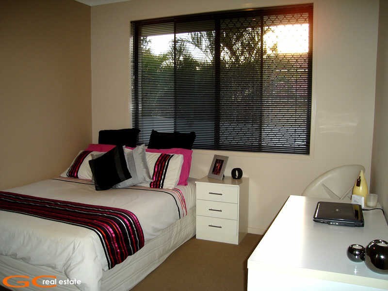 6 Portreeves Place, Arundel QLD 4214