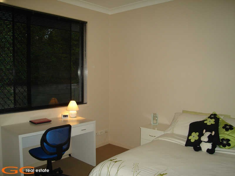 6 Portreeves Place, Arundel QLD 4214