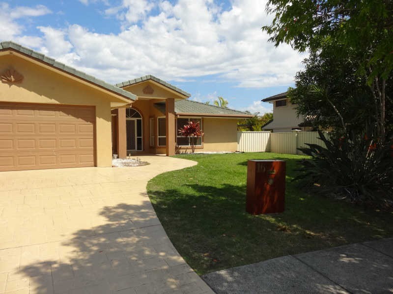 16 Tee Trees Boulevard, Arundel QLD 4214
