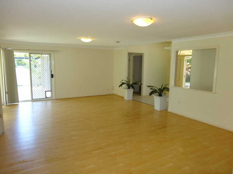 16 Tee Trees Boulevard, Arundel QLD 4214