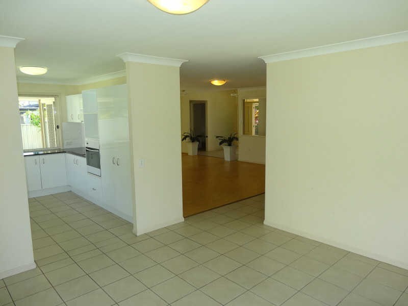 16 Tee Trees Boulevard, Arundel QLD 4214