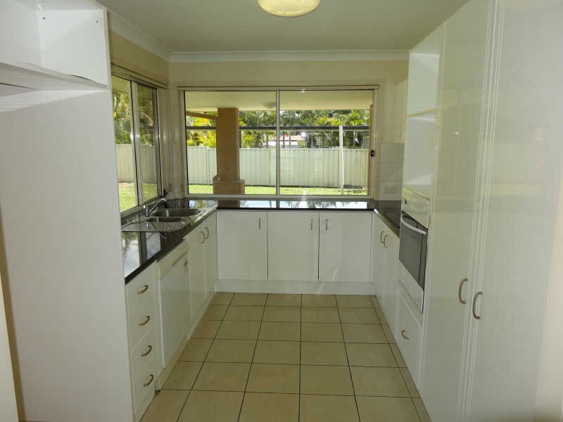 16 Tee Trees Boulevard, Arundel QLD 4214