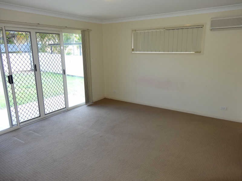 16 Tee Trees Boulevard, Arundel QLD 4214