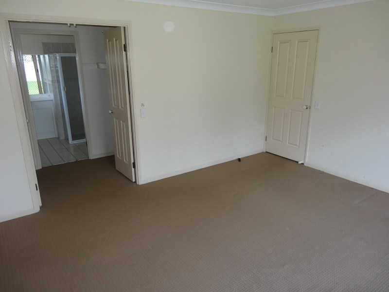 16 Tee Trees Boulevard, Arundel QLD 4214