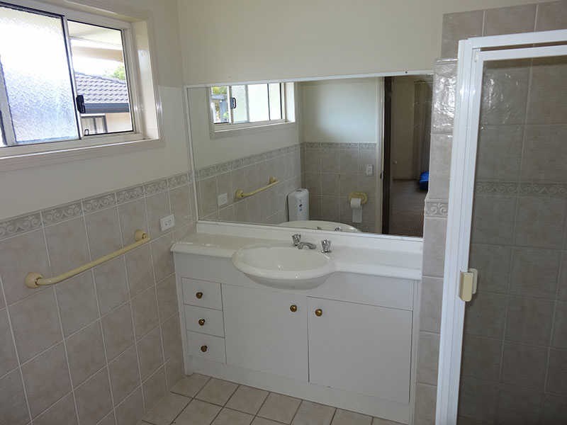 16 Tee Trees Boulevard, Arundel QLD 4214