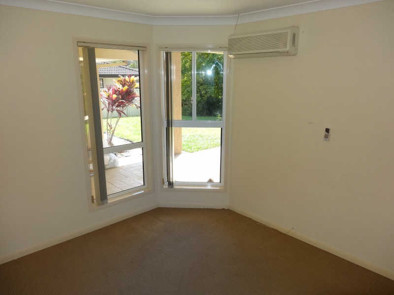16 Tee Trees Boulevard, Arundel QLD 4214