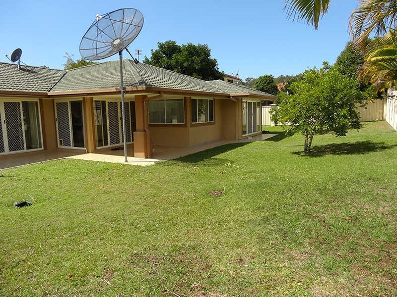 16 Tee Trees Boulevard, Arundel QLD 4214