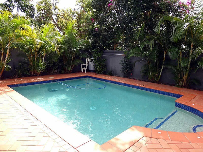 25 Seaspray Street, Paradise Point QLD 4216