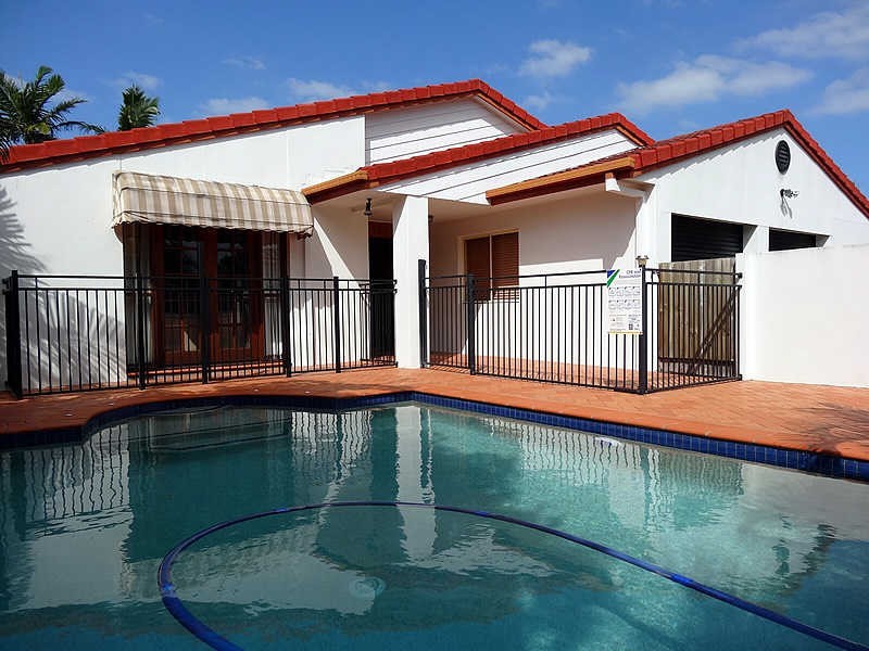 25 Seaspray Street, Paradise Point QLD 4216