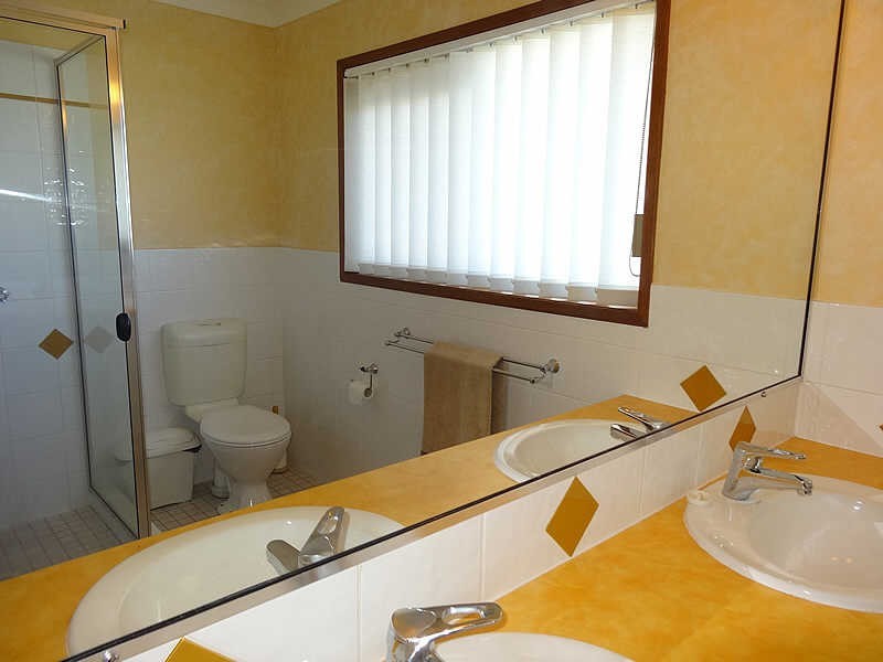 25 Seaspray Street, Paradise Point QLD 4216