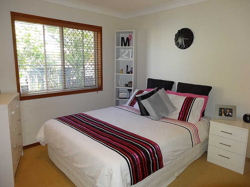 25 Seaspray Street, Paradise Point QLD 4216