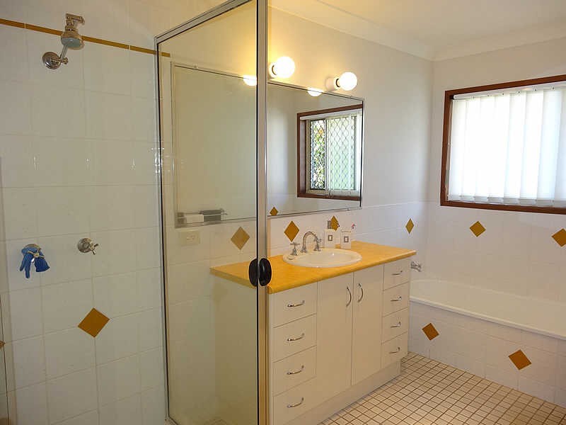 25 Seaspray Street, Paradise Point QLD 4216