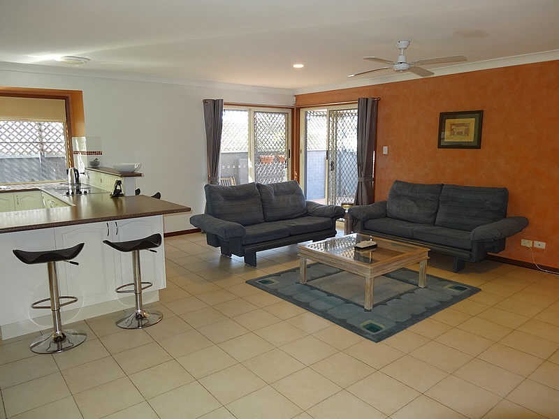 25 Seaspray Street, Paradise Point QLD 4216