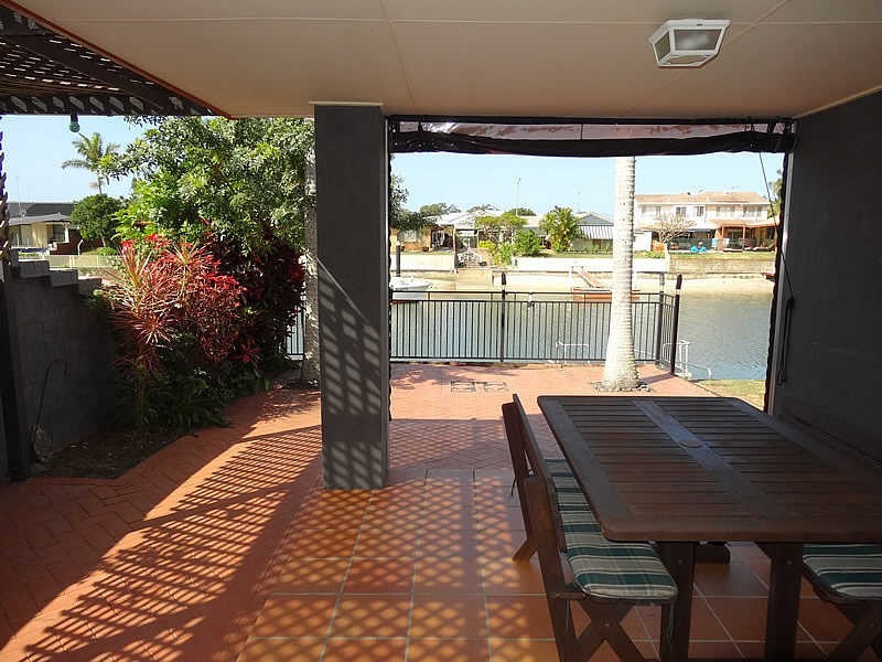 25 Seaspray Street, Paradise Point QLD 4216