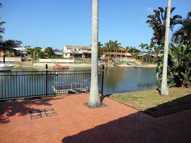 25 Seaspray Street, Paradise Point QLD 4216