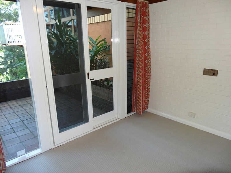 28B The Crescent, Ashmore QLD 4214