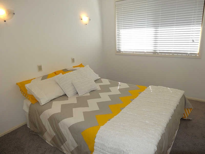 2/136 Oxley Drive, Paradise Point QLD 4216