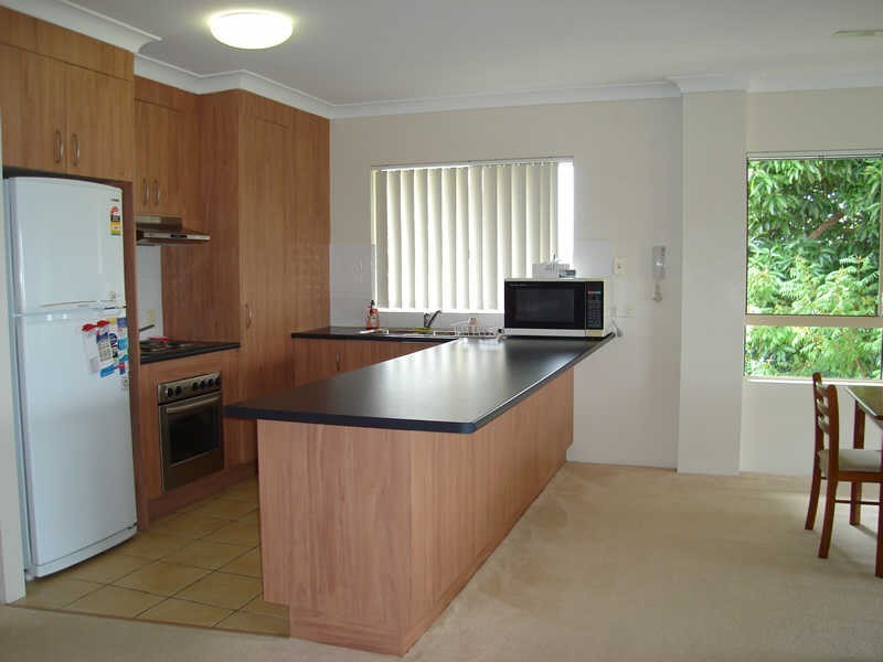 12/25 Walton Street, Southport QLD 4215