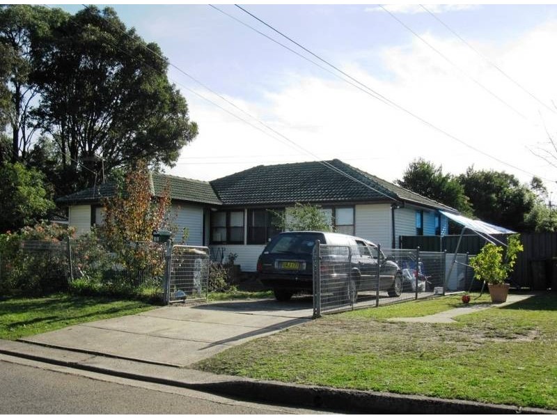 32 Wangaroa Crescent, Lethbridge Park NSW 2770