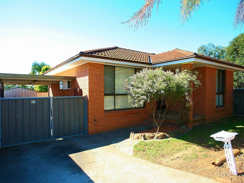 17 BELLINI PLACE, St Clair NSW 2759