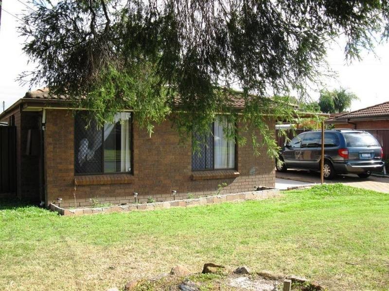 4 Kew Place, Dharruk NSW 2770