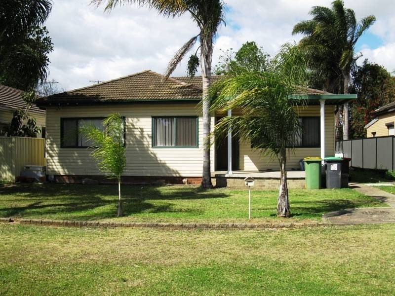 4 Gregory Avenue, Oxley Park NSW 2760