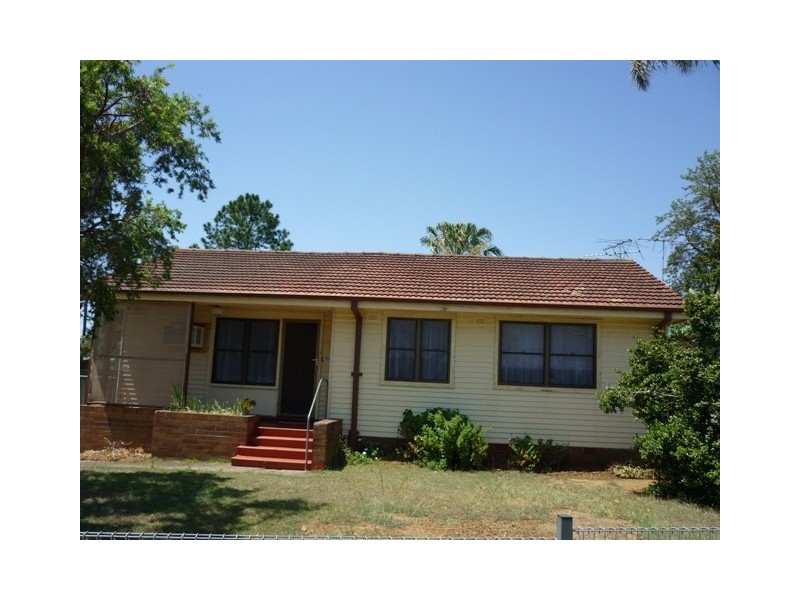 42 DEBRINCAT AVENUE, St Marys NSW 2760