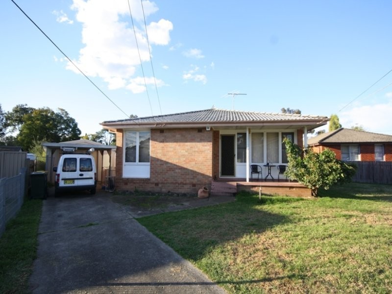 22 Lang Crescent, Blackett NSW 2770