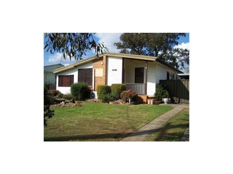 33 FORRESTER ROAD, Lethbridge Park NSW 2770