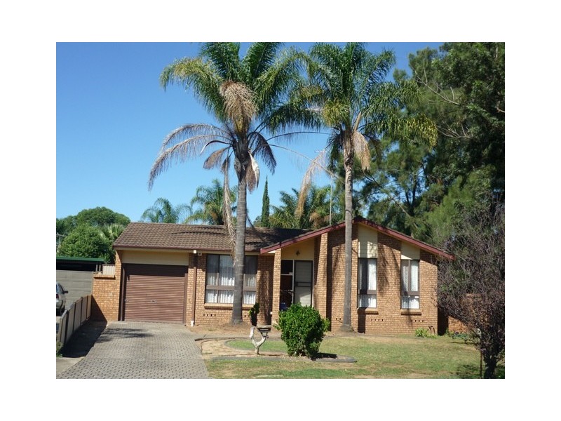 44 MCINTYRE AVENUE, St Clair NSW 2759