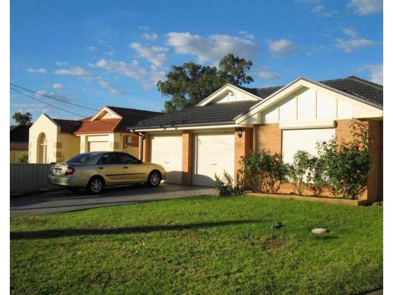 4 Bataan Place, Lethbridge Park NSW 2770