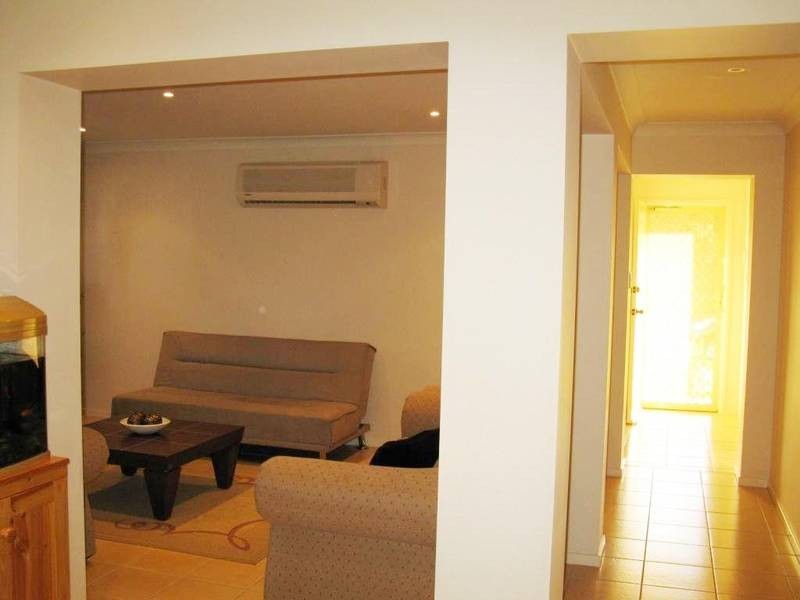 4 Bataan Place, Lethbridge Park NSW 2770