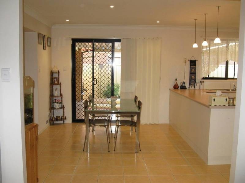 4 Bataan Place, Lethbridge Park NSW 2770