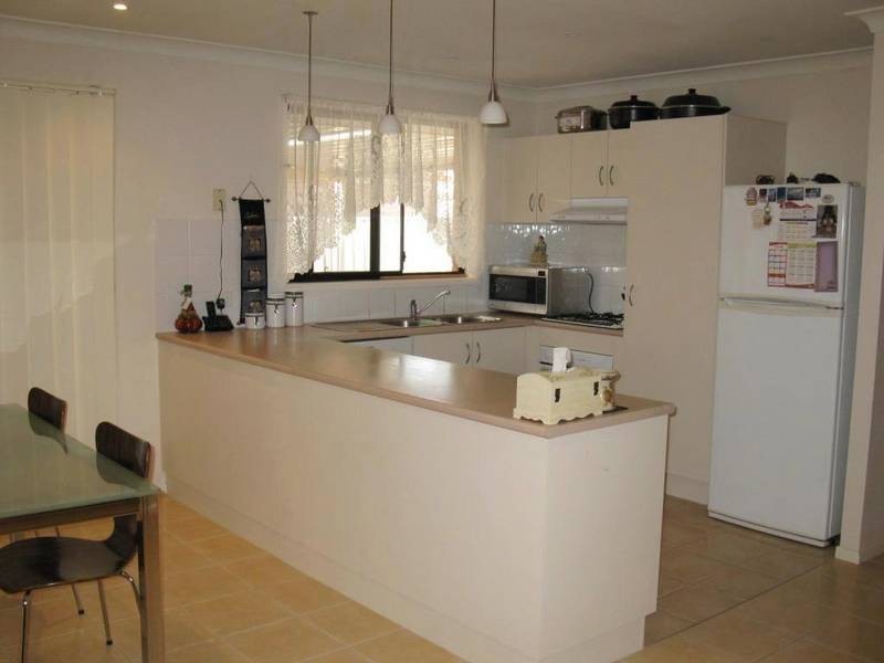 4 Bataan Place, Lethbridge Park NSW 2770