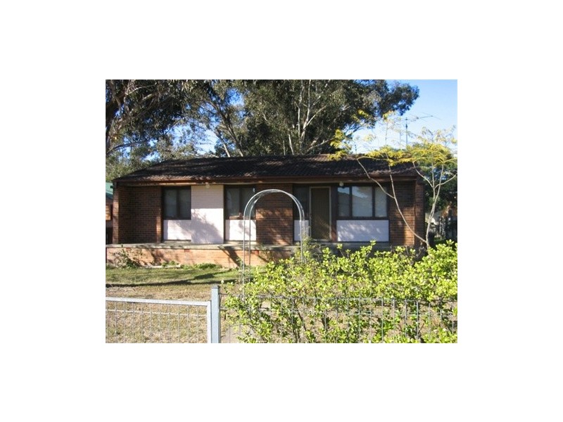 43 MARQUESA CRESCENT, Lethbridge Park NSW 2770