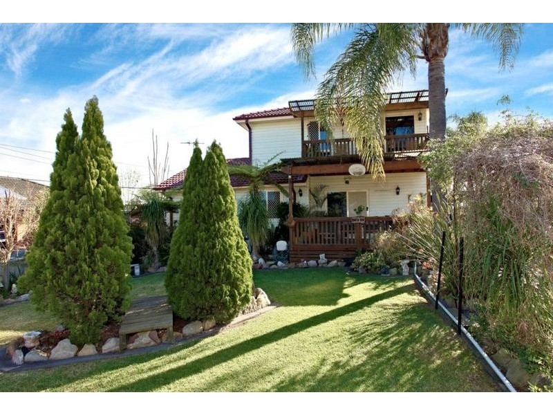 32 Finisterre Ave, Whalan NSW 2770