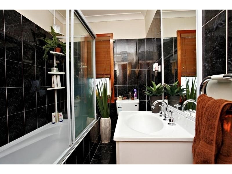 32 Finisterre Ave, Whalan NSW 2770