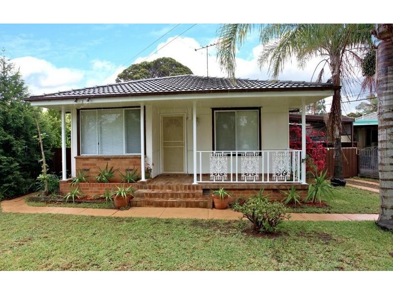 21 Tarawa Road, Lethbridge Park NSW 2770