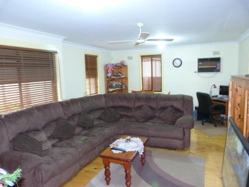 42 Nauru Cres, Lethbridge Park NSW 2770