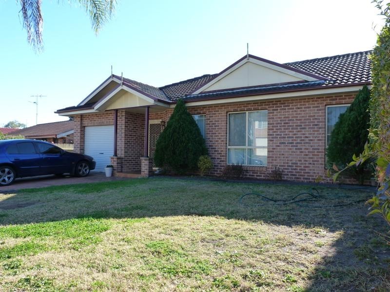 1 Banks Dr, St Clair NSW 2759