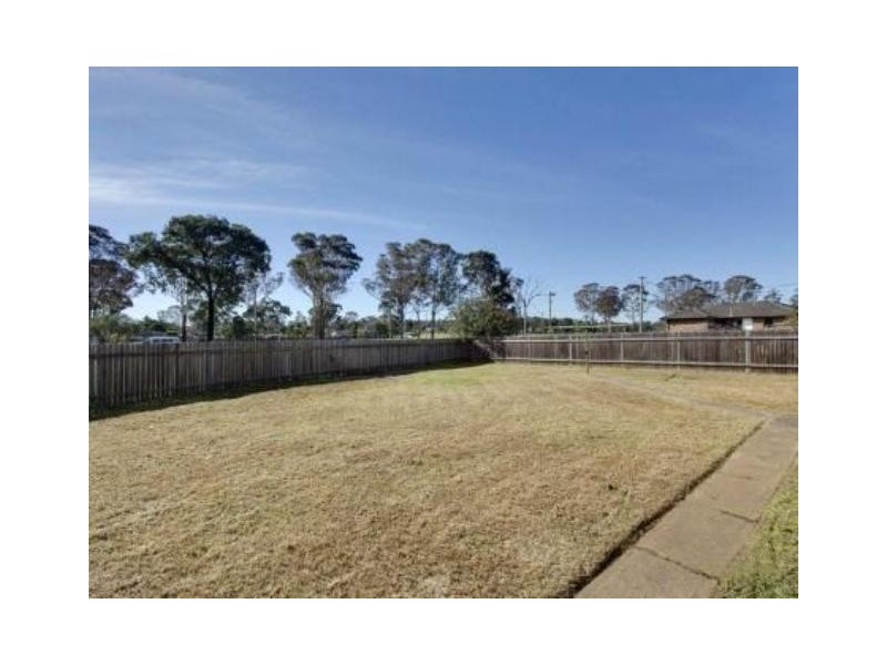 39 PITCAIRN AVENUE, Lethbridge Park NSW 2770