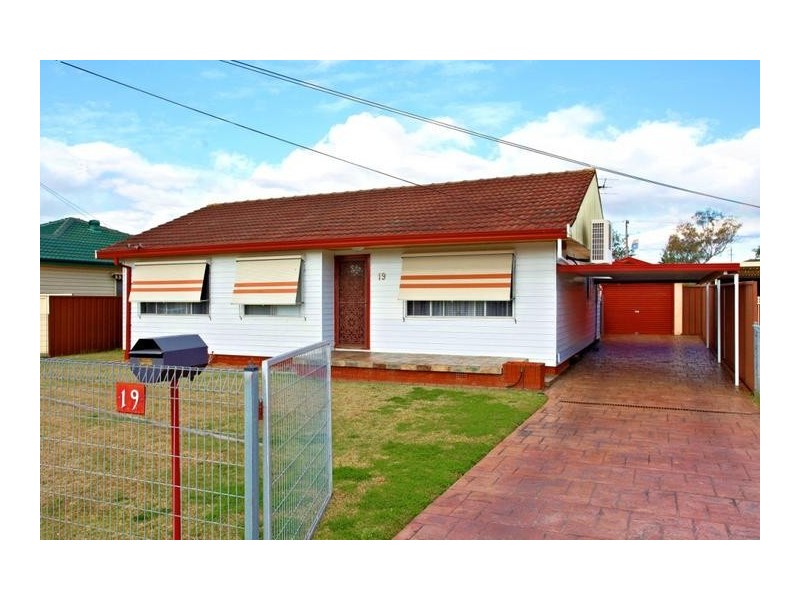 19 Salamaua Road, Whalan NSW 2770