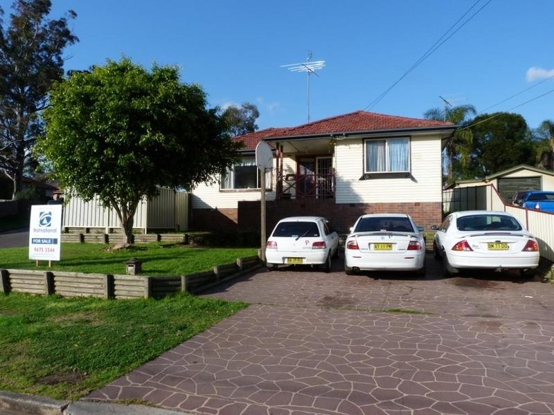 9 Waikanda Crescent, Whalan NSW 2770