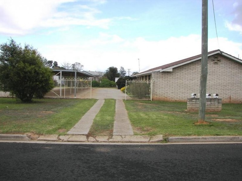 4 Cooyal Street, Cowra NSW 2794