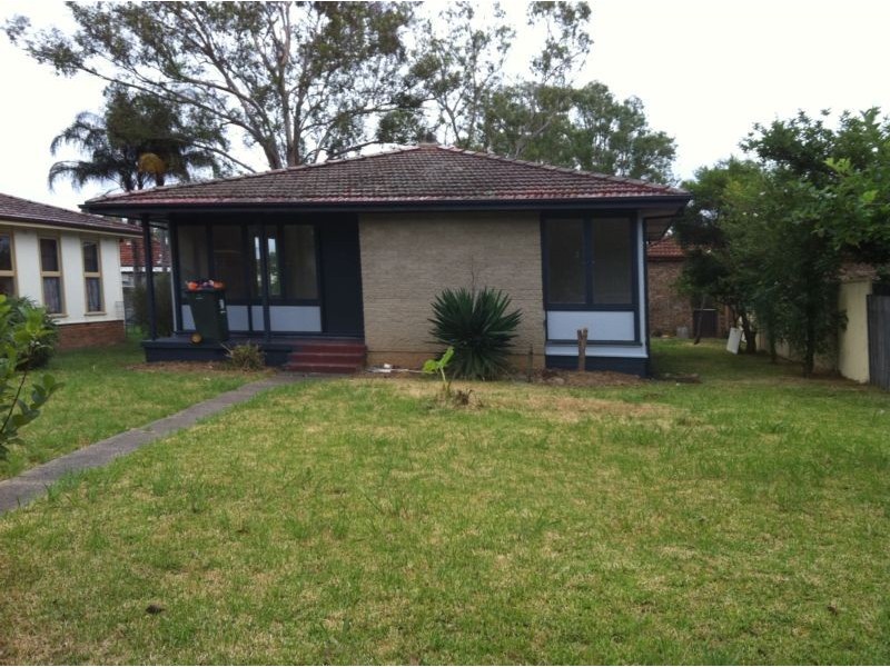 8 BINDAREE STREET, Hebersham NSW 2770