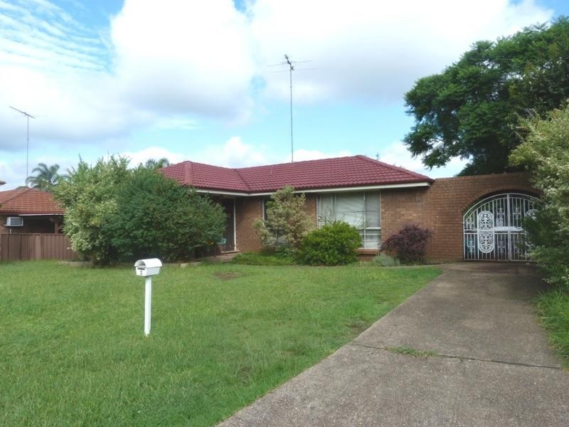 3 Shakespeare Drive, St Clair NSW 2759