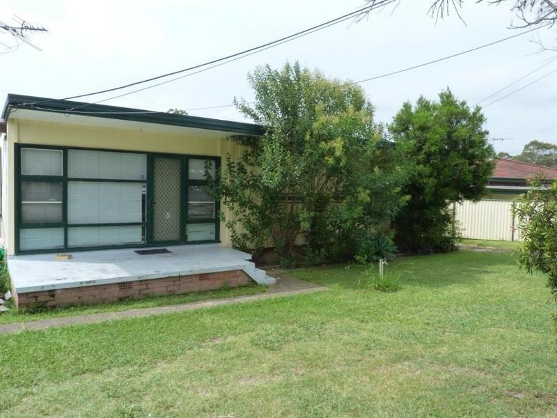 4 KINGSLEY CRESCENT, Blackett NSW 2770