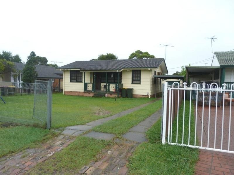 39 Mariana Cres, Lethbridge Park NSW 2770