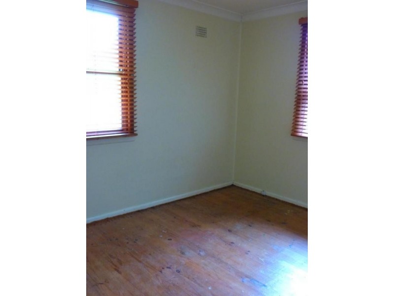 36 Lingayen Avenue, Lethbridge Park NSW 2770